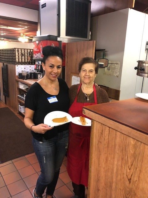 Athens Pizza and Pasta, Free Thanksgiving Dinner, Thanksgiving Dinner, Outreach, Community Support, Barbers Against Hunger, Auburn WA, City of Auburn