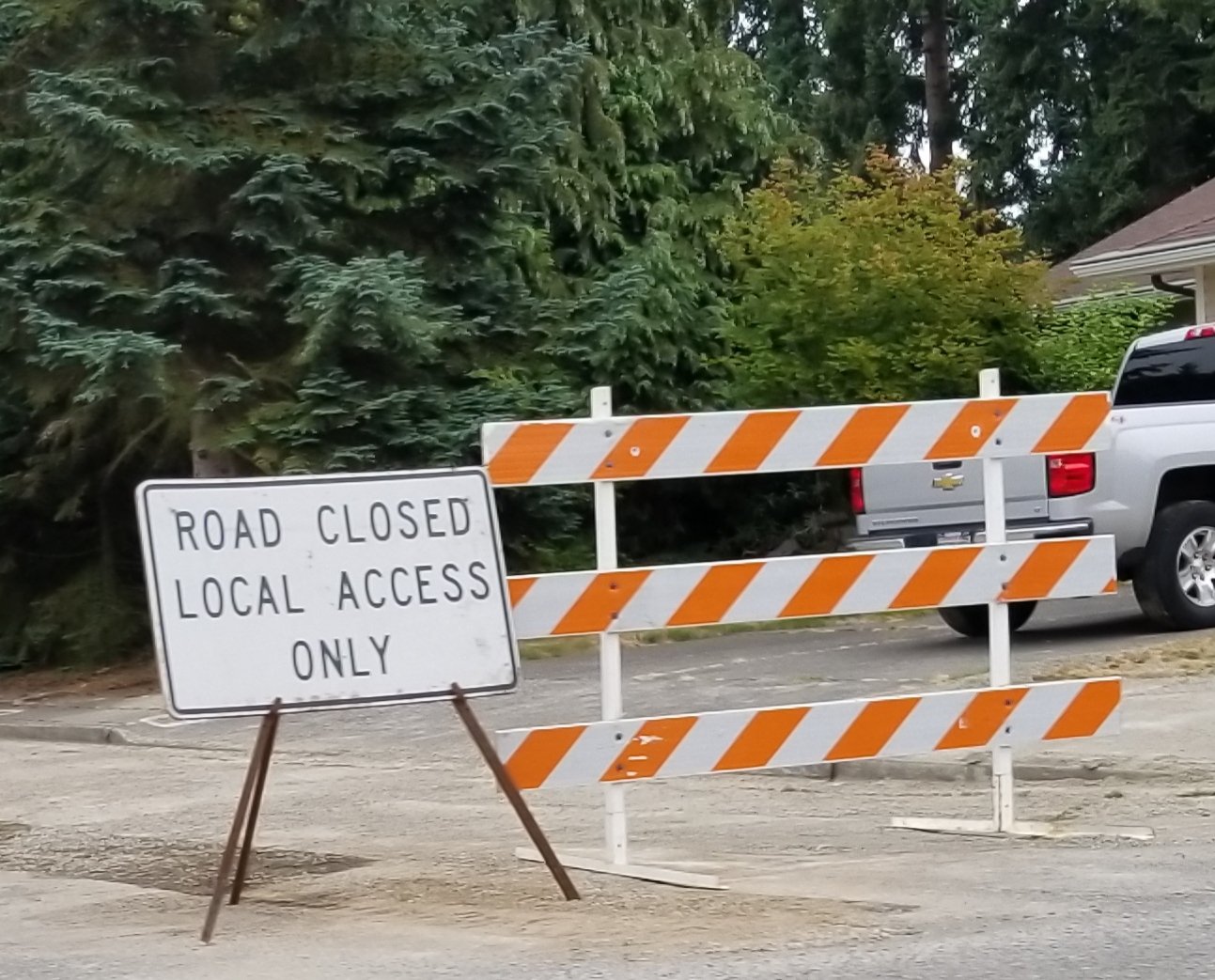 road closed, local access only