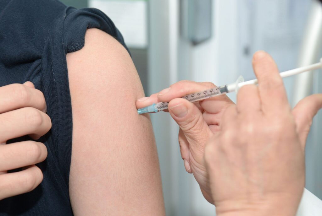 immunization, needle, vaccine, Photo by Hyttalo Souza