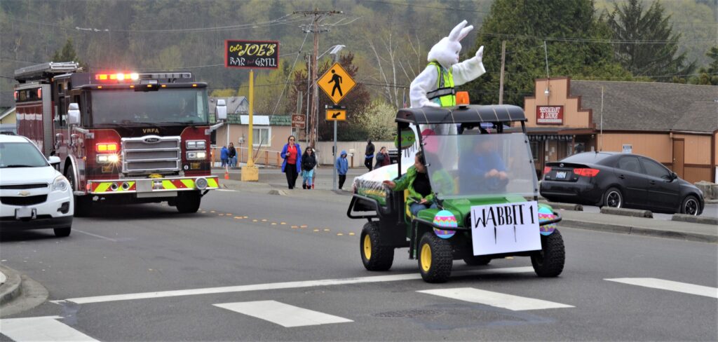 algona police department, algona pd, easter bunny parade, vrfa, valley regional fire department, a team, algona pd a team,