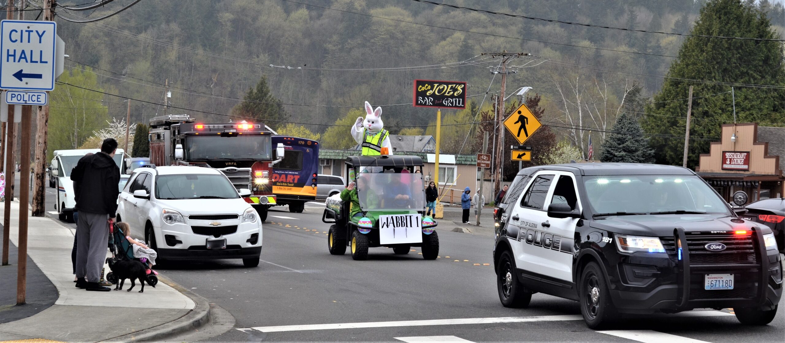 algona police department, algona pd, easter bunny parade, vrfa, valley regional fire department, a team, algona pd a team,
