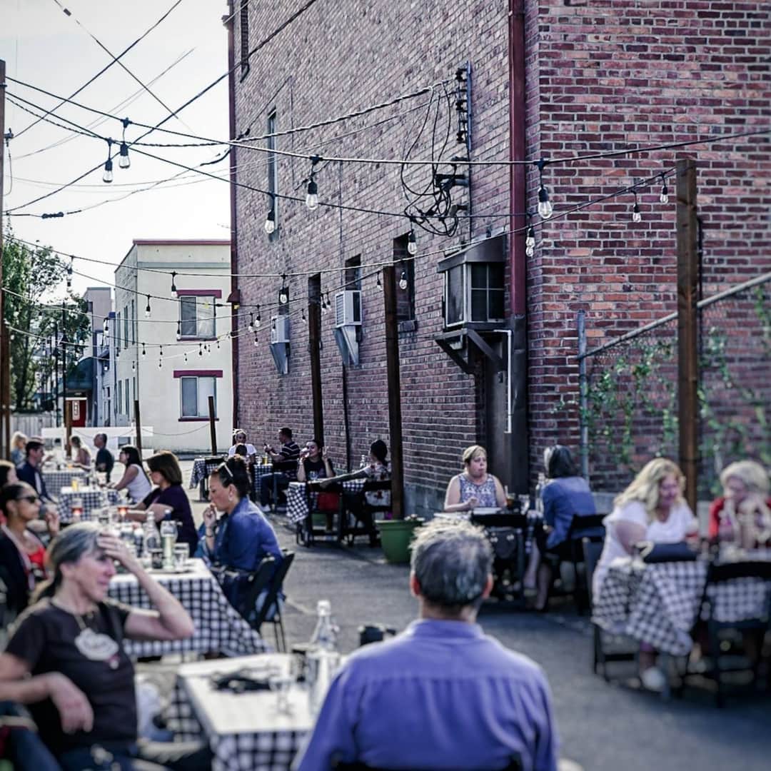Vinifera wine bistro, vinifera auburn, cinifera outdoor seating, covid-19 restaurant restrictions, Washington state restaurant restrictions, safe start restrictions on restaurants, auburn wa businesses covid-19, support local, covid-19 bars,