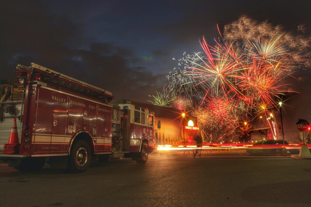 vrfa, valley regional fire authority, aubur wa apartment fire, july 4 2020 auburn wa vrfa, emerald downs fireworks, 2016 vrfa fireworks, fireworks in auburn vrfa, vrfa fireworkks photo