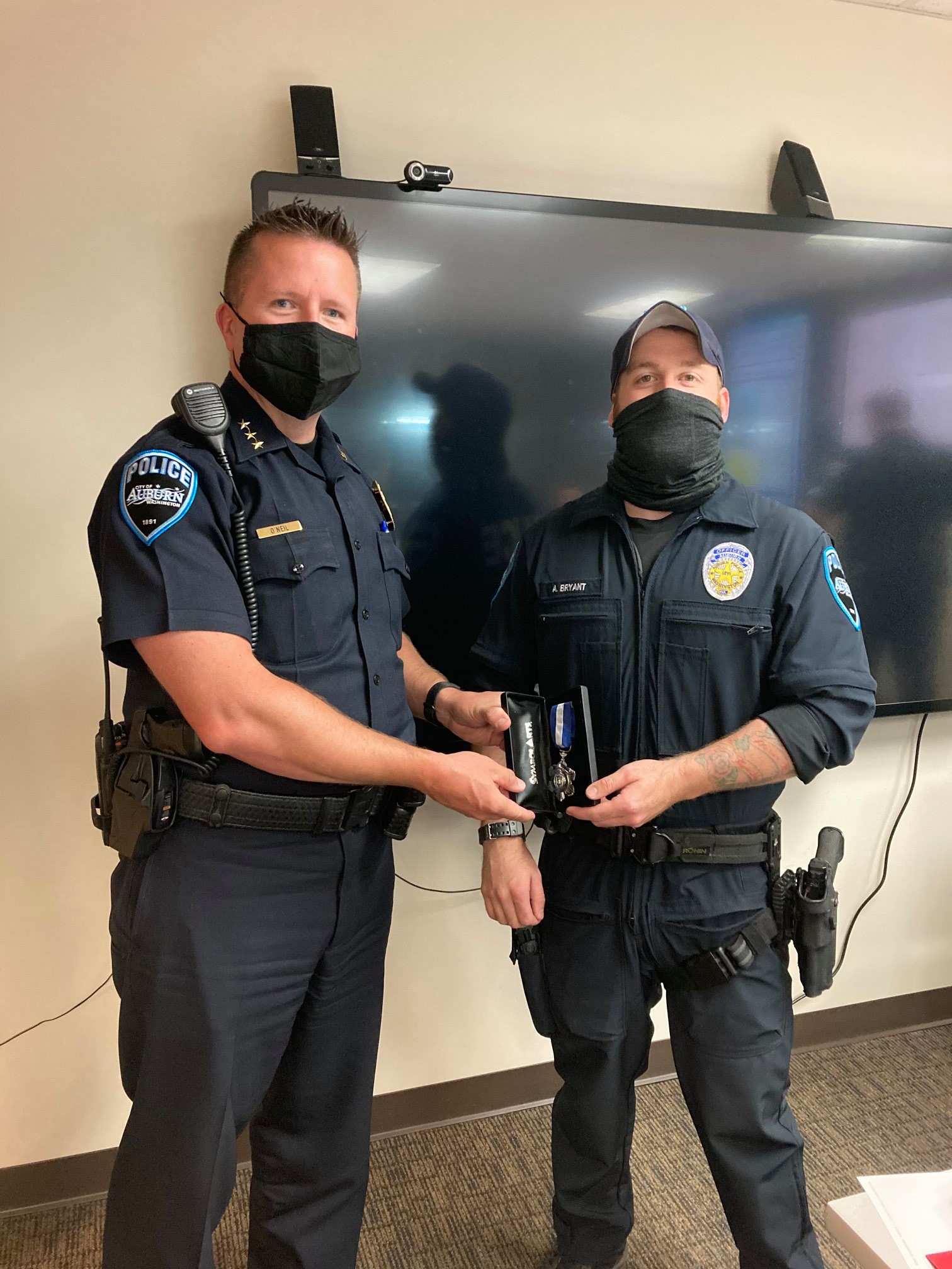 apd, auburn police, chief o'neil, officer andrew bryant, life-saving award, apd officer, auburn police, auburn pd