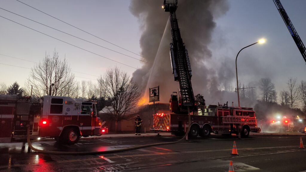 auburn fire, vrfa, valley regional fire authority, king county medic one, cools cafe, cools cafe fire,