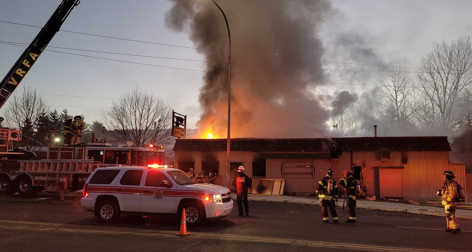 auburn fire, vrfa, valley regional fire authority, king county medic one, cools cafe, cools cafe fire,