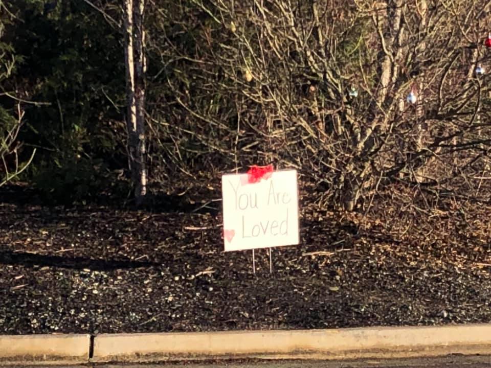 lea hill, friday feels, auburn wa, christmas angels, good neighbor, 124th roundabout, spreading cheer, holiday cheer, good deed, happy holidays, merry christmas
