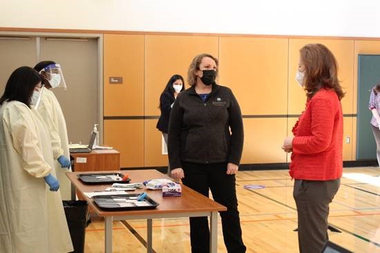 Rep. Schrier speaks with Dr. Amanda Jones from Seattle Children’s Hospital and school nurses who have been trained by Seattle Children’s to administer the rapid tests.